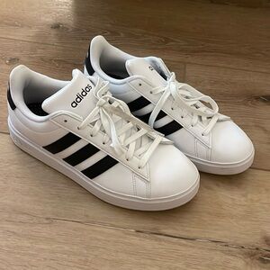 Classic Adidas Tennis Shoes worn once